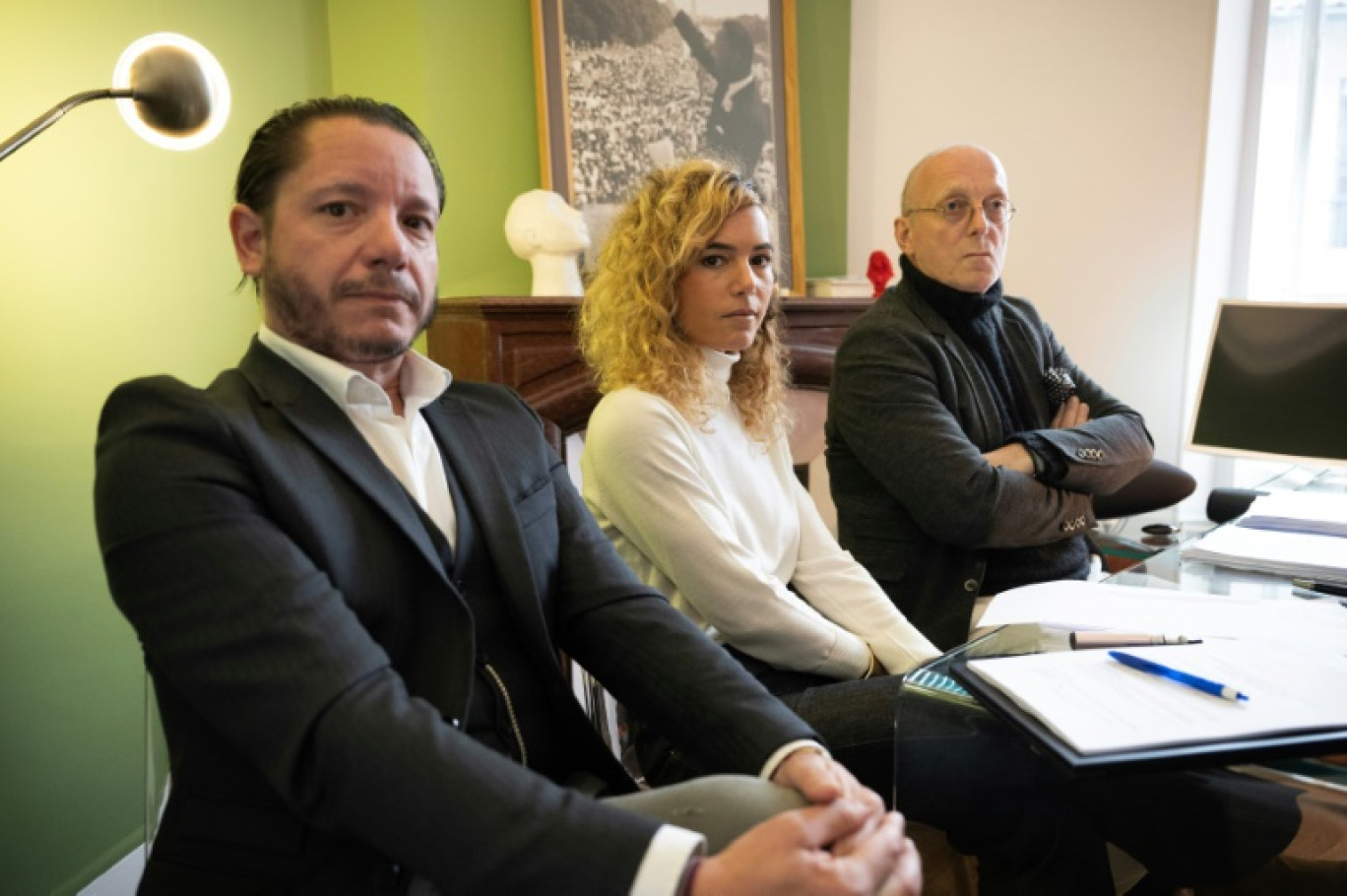 Le trio d'avocats, Mes Jean Baptiste Alary, Emmanuelle Franck et Alexandre Martin, qui défendent Cédric Jubillar, accusé du meurtre de son épouse Delphine, disparue fin 2020 dans le Tarn, Toulouse le 24 novembre 2023. © Lionel BONAVENTURE