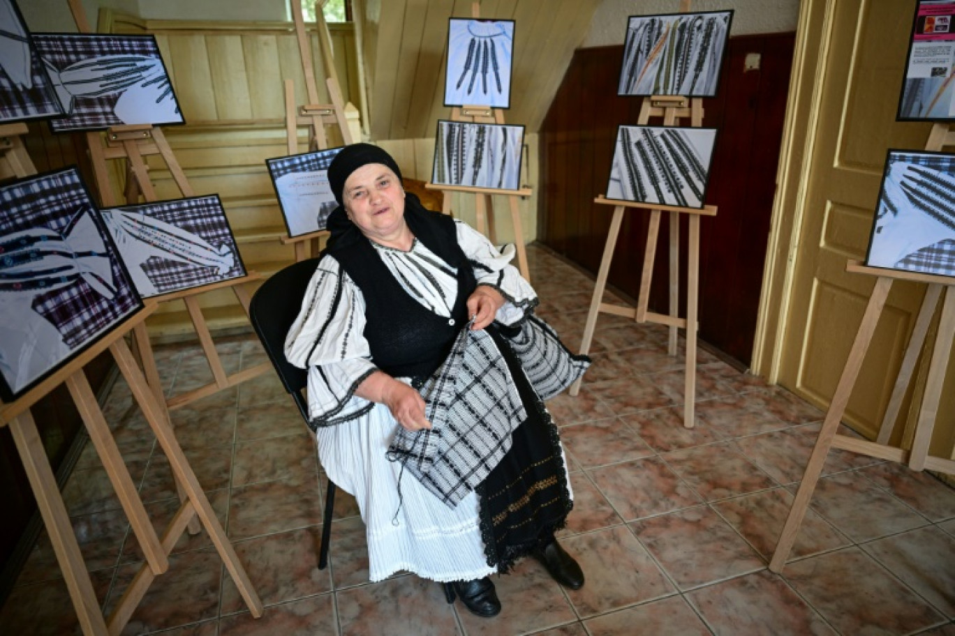 Maria Gioanca, l'une des dernières couturières de Vaideeni, le 29 juin 2024 © Daniel MIHAILESCU