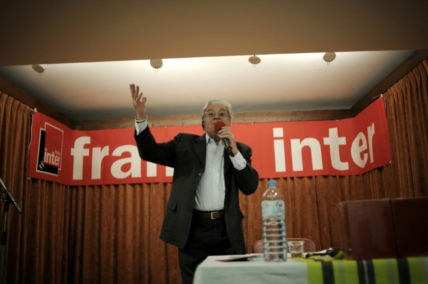 L'animateur Louis Bozon de France Inter, Louis Bozon, le 2 avril 2008 à la mairie de Santenay, en Côte d'Or © JEFF PACHOUD