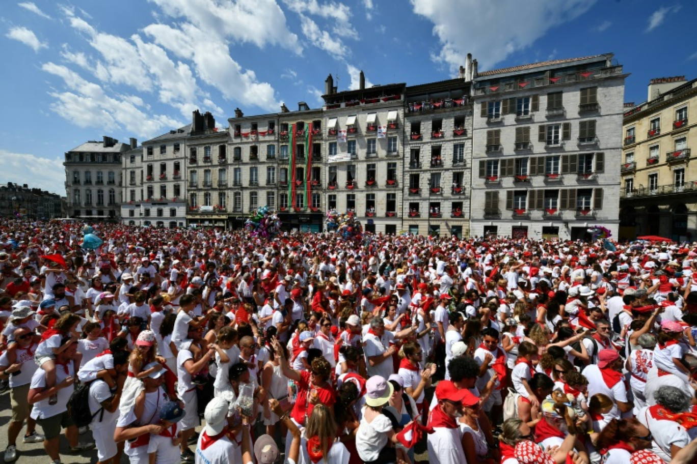 Des festivaliers participent à la 92ème édition des Fêtes de Bayonne, à Bayonne le 11 juillet 2024 © GAIZKA IROZ