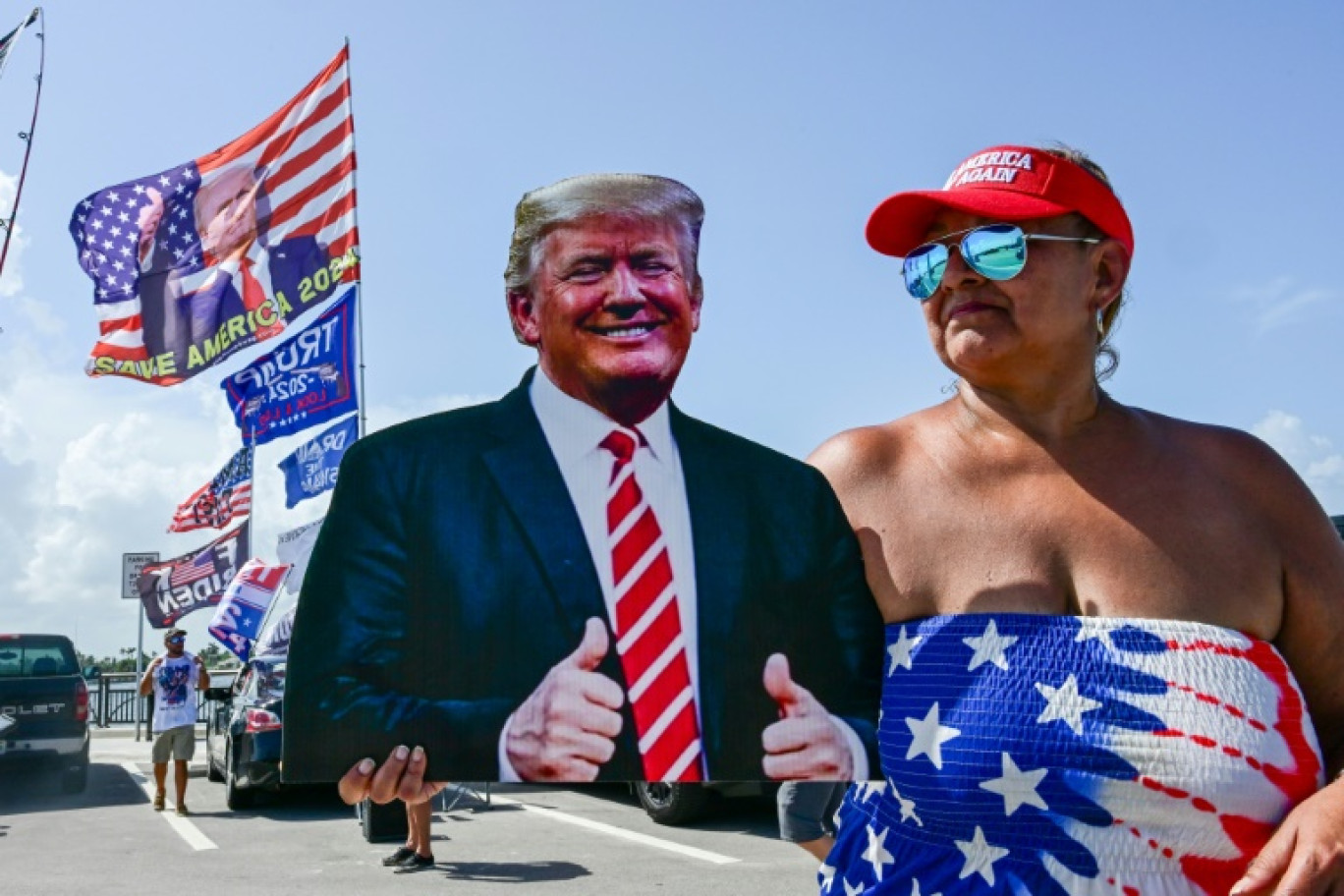 Des partisans de Donald Trump près de sa résidence de Mar-a-Lago en Floride, le 14 juillet 2024 © Giorgio VIERA