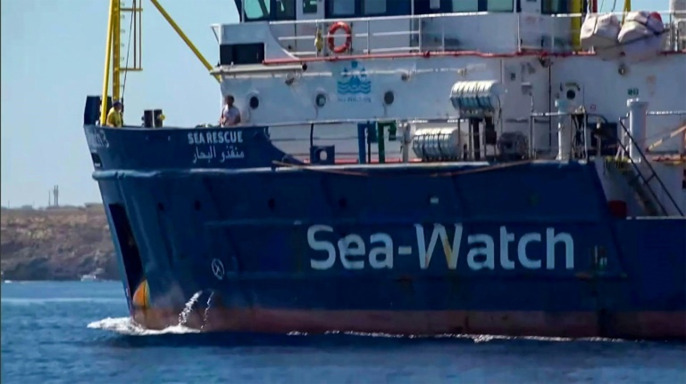 Capture d'écran d'une vidéo publiée par l'agence Local Team le 26 juin 2019, montrant le Sea-Watch en train de se diriger vers l'île de Lampedusa © -