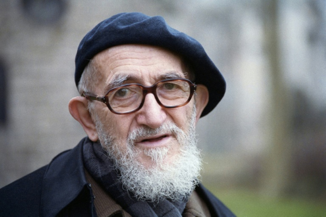 L’Abbé Pierre à l’abbaye de Saint-Wandrille (Seine-Maritime), le 5 décembre 1987 © Mychele DANIAU