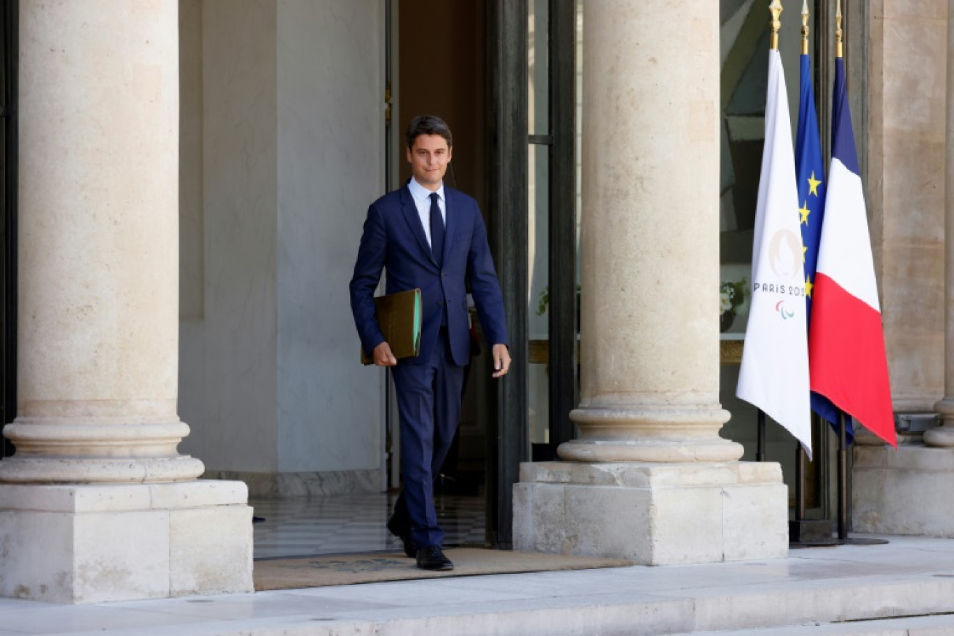 Le chef du gouvernement Gabriel Attal à la sortie du Conseil des ministres, le 16 juillet 2024 à Paris © Ludovic MARIN