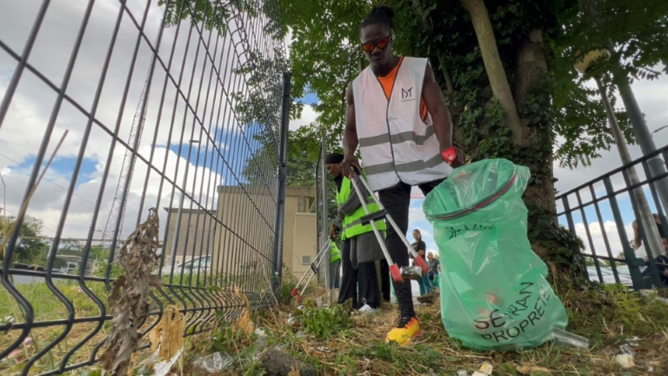 Ibrahima Baldé, coach sportif, pratique du "plogging" à Sevran