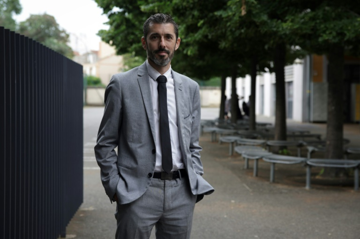 Mathieu Bourdel, le principal du collège des Chalets à Toulouse, pose le 27 juin 2024 © Valentine CHAPUIS