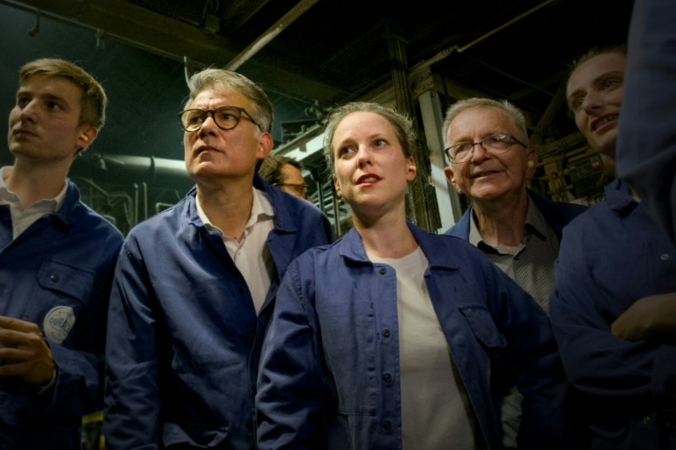 La candidate du Nouveau Front populaire pour Matignon, Lucie Castets, en visite à l'usine Duralex de La Chapelle-Saint-Mesmin (Loiret) le 31 juillet 2024 © GUILLAUME SOUVANT