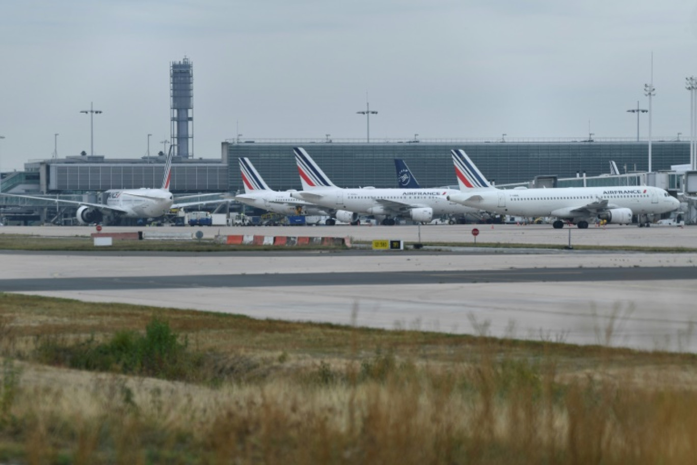 Des avions de la compagnie Air France sur le tarmac de l'aéroport de Roissy-Charles de Gaulle, le 16 septembre 2022 © JULIEN DE ROSA