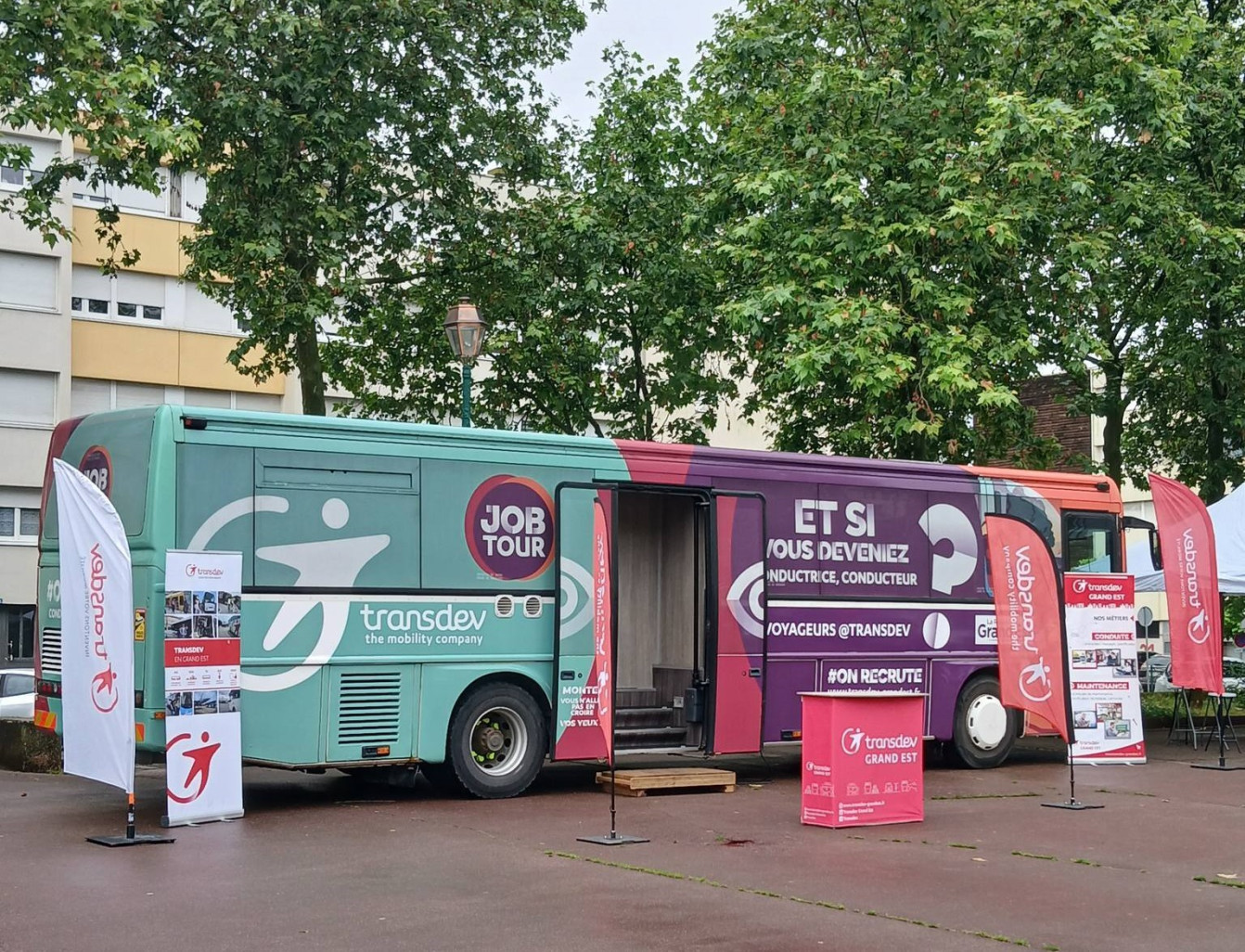 Le car du Job Tour sillonne la Moselle cet été. © Transdev Grand Est.