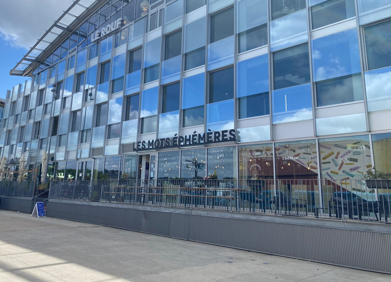 La librairie-café-théâtre a ouvert au sein du Hangar 105, sur les quais de Seinerive gauche à Rouen. (Photo Gazette Normandie)