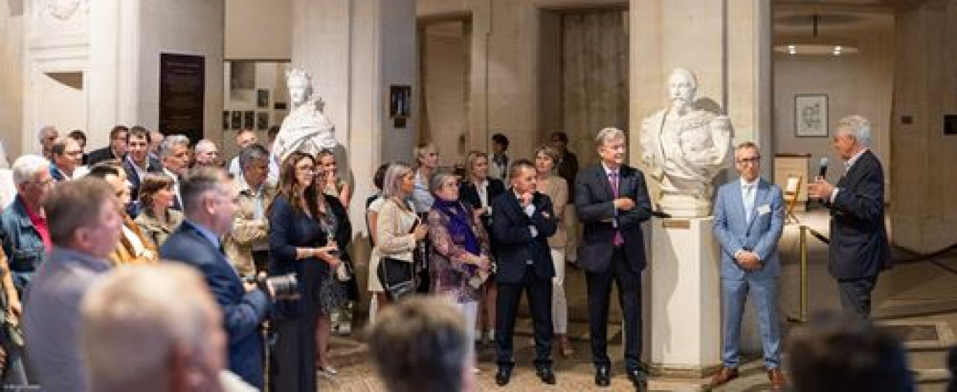 L'inauguration a eu lieu au Théâtre Impérial en présence d'Elio Tuccella (en bleu), entouré de Gilles Ulrich, Président du Directoire. (c)Bruno Cohen