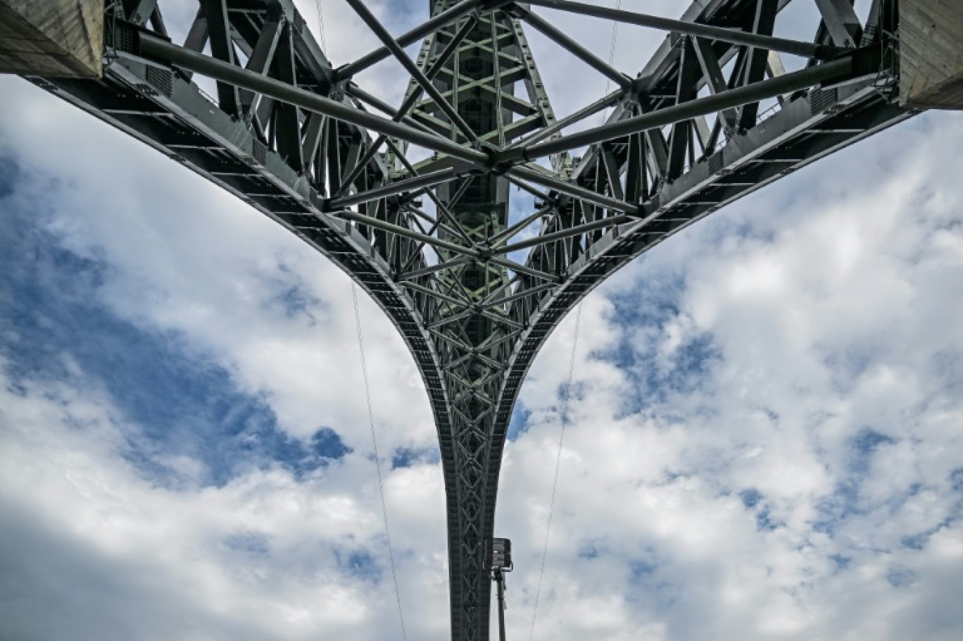 Photo de l'arche du pont Chenab dans l'Etat du Jammu-et-Cachemire dans le nord de l'Inde, le 6 juin 2024 © Tauseef MUSTAFA