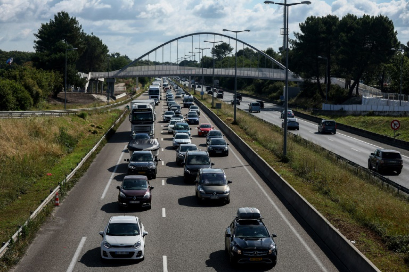 Samedi noir sur la route des vacances: la circulation routière s'annonce très dense de vendredi à lundi, avec un pic samedi, selon Bison Futé © ROMAIN PERROCHEAU