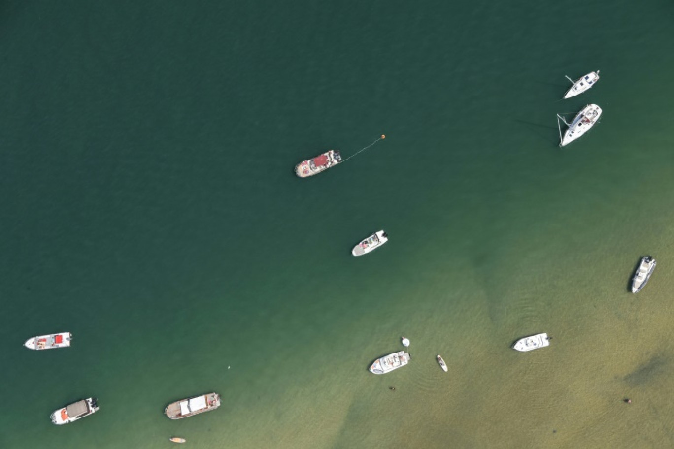 Des bateaux au mouillage sur le bassin d'Arcachon, le 4 août 2018 © MEHDI FEDOUACH