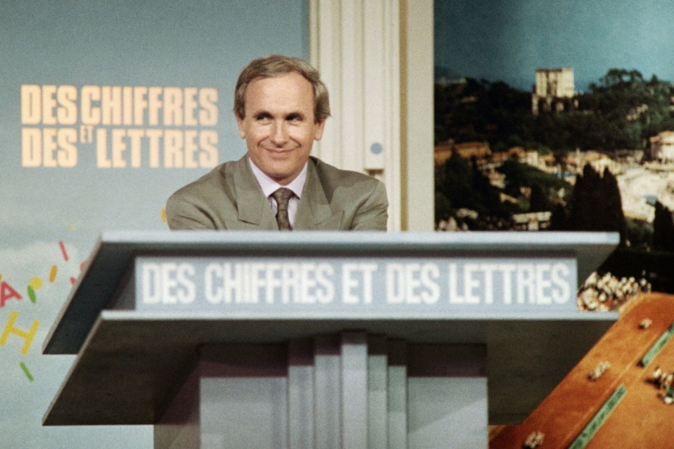 L’animateur Patrice Laffont le 8 février 1989 sur le plateau du jeu "Des chiffres et des lettres" © Gerard JULIEN