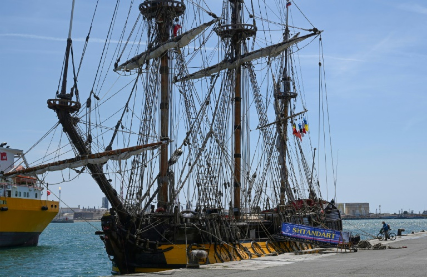 Le voilier russe Shtandart à Port-de-Bouc, dans les Bouches-du-Rhône, le 27 avril 2022 © Pascal GUYOT