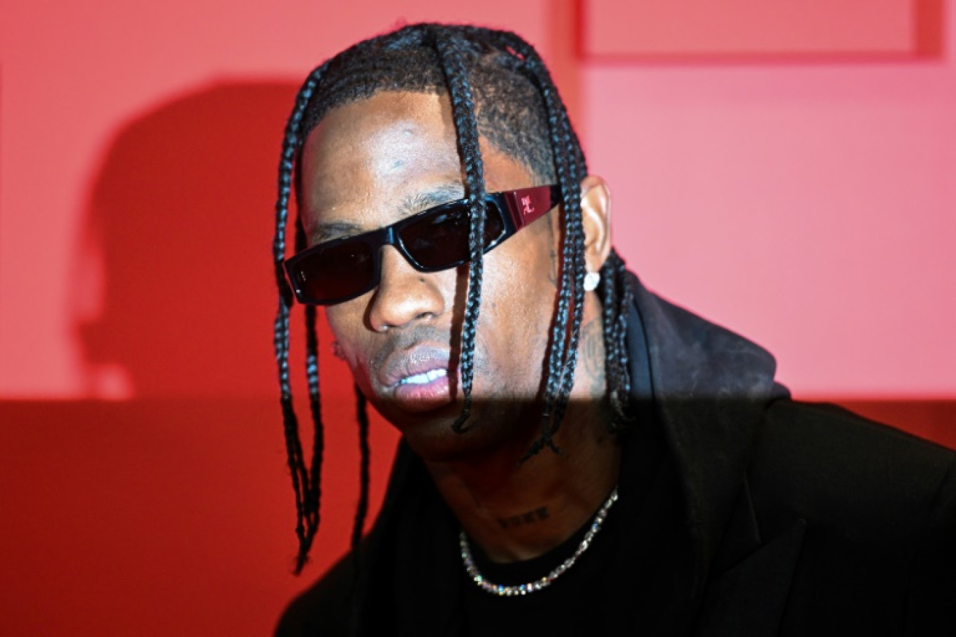 Le rapper Travis Scott assiste à la demi-finale de basket-ball des JO de Paris entre la France et l'Allemagne le 8 août 2024 © Aris MESSINIS