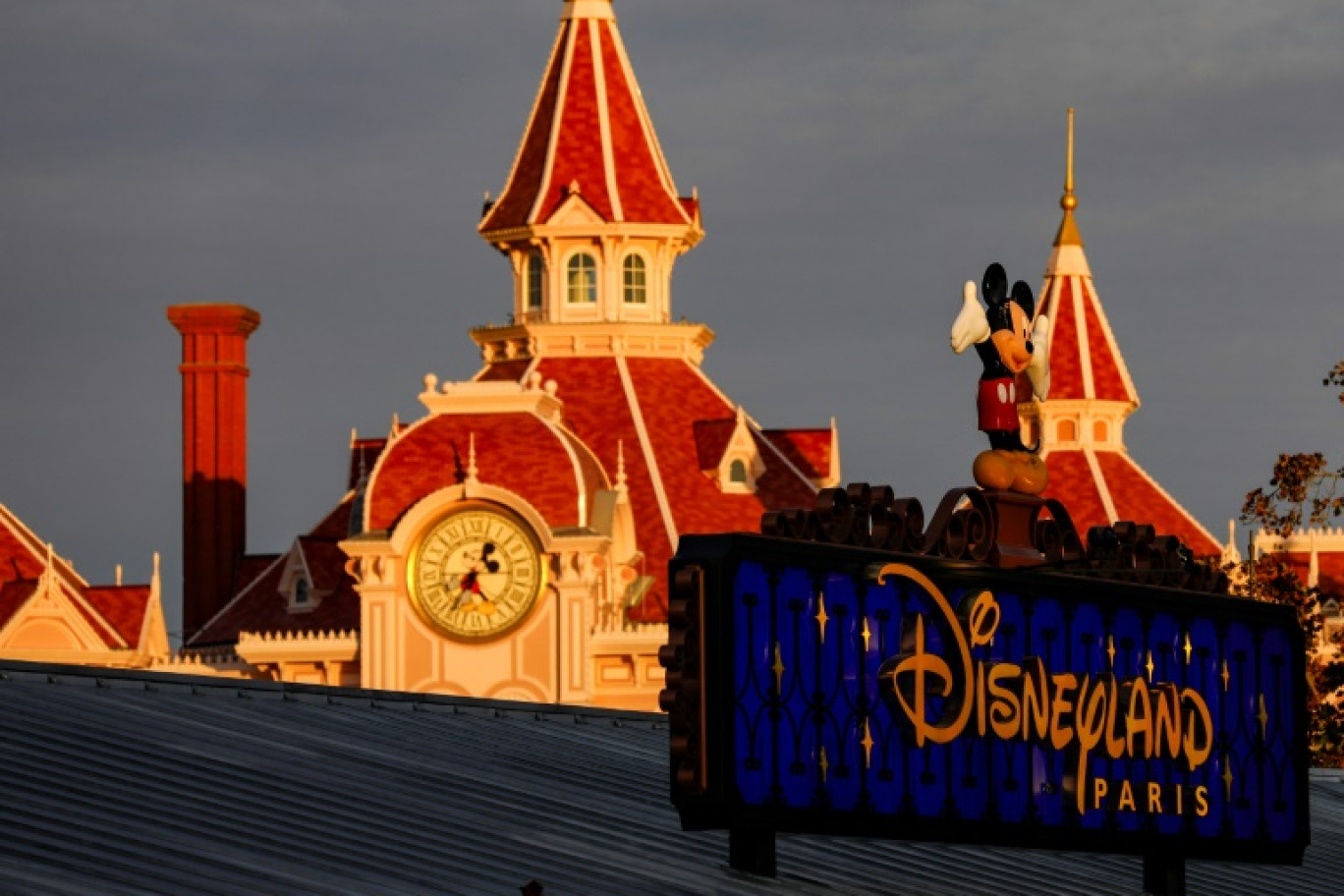 L'entrée de Disneyland Paris, le 16 octobre 2023 à Marne-la-Valléée, près de Paris © Ian LANGSDON