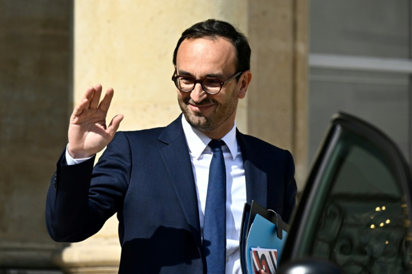 Le ministre délégué aux Comptes publics Thomas Cazenave à la sortie de l'Elysée, le 12 juin 2024 à Paris © JULIEN DE ROSA