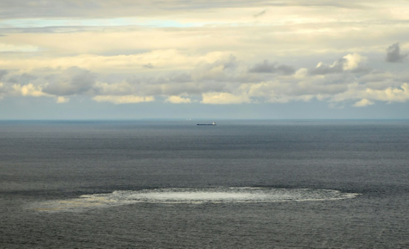 Photo diffusée le 30 septembre 2022 par le commandement de la défense danoise montrant l'une des quatre fuites de gaz sur l'un des gazoducs Nord Stream endommagés dans la mer Baltique © Handout