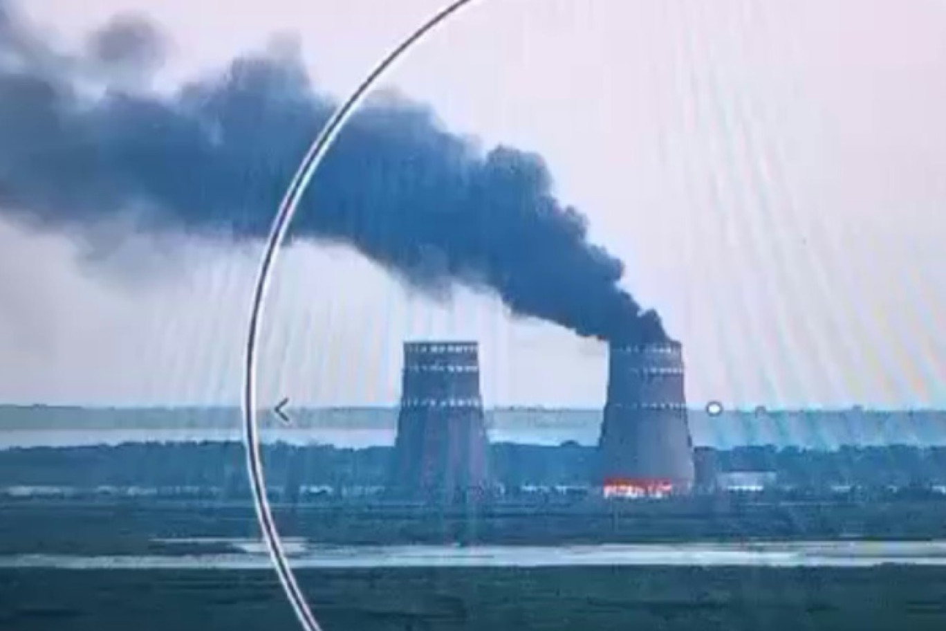 Capture d'écran d'une vidéo du service de presse de la présidence ukrainienne, le 11 août 2024, montrant un incendie à la centrale nucléaire de Zaporijjia, à Energodar, dans le sud de l'Ukraine © Handout