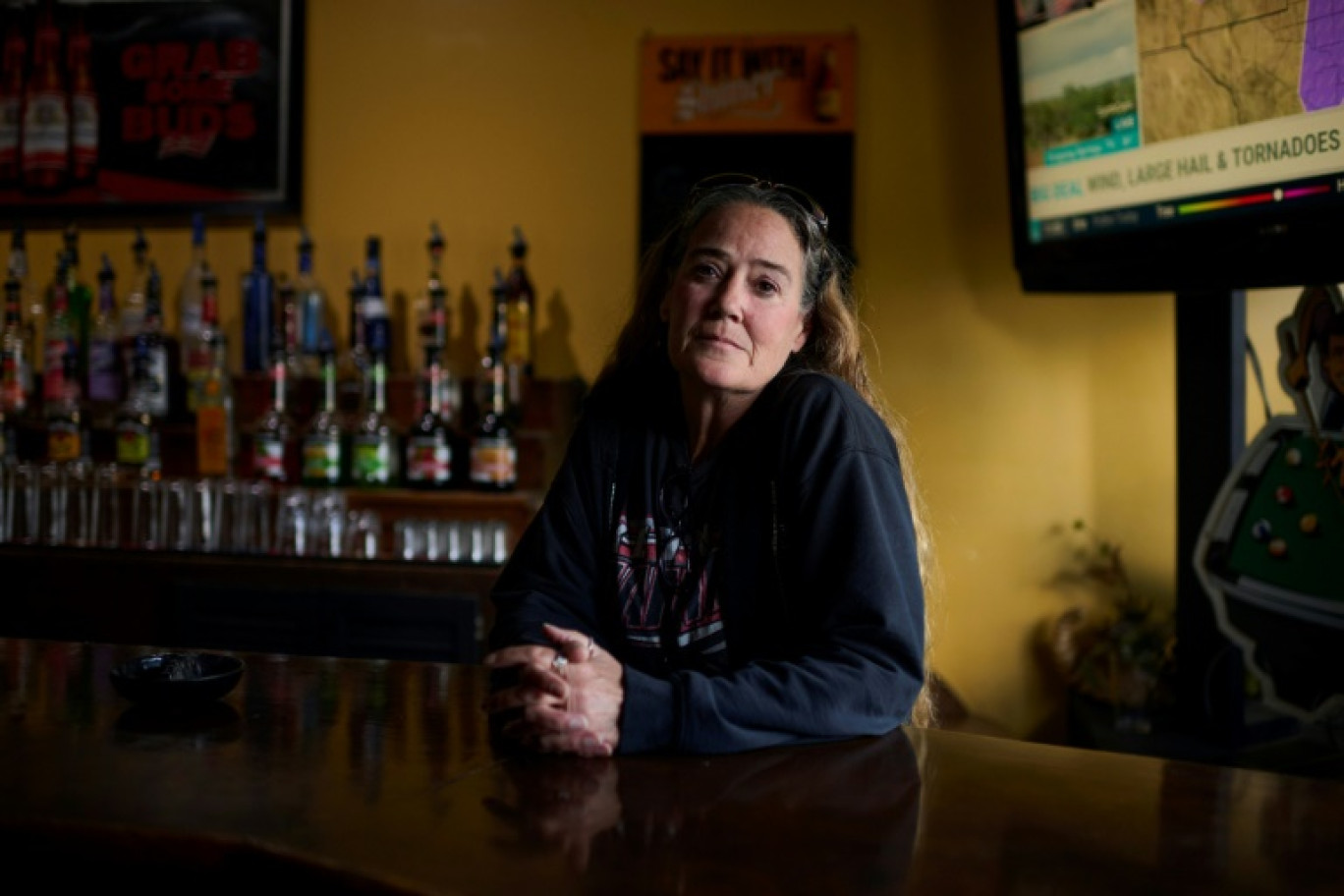 Melissa Lunger, dans son bar à Corry, le 30 mai 2024 en Pennsylvanie © DUSTIN FRANZ