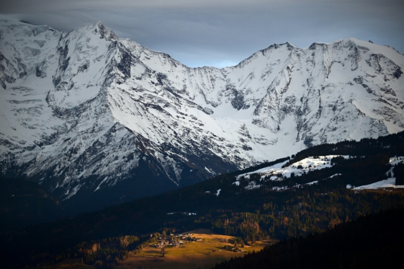 Un alpiniste de 67 ans a été tué et son compagnon de cordée blessé lors d'une chute dans une crevasse sur le mont Blanc © OLIVIER CHASSIGNOLE