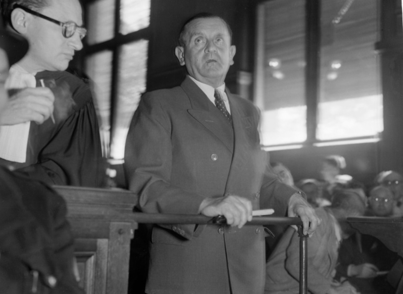 Dietrich von Choltitz, en 1949, témoigne à Paris lors du procès d'un officier nazi © -