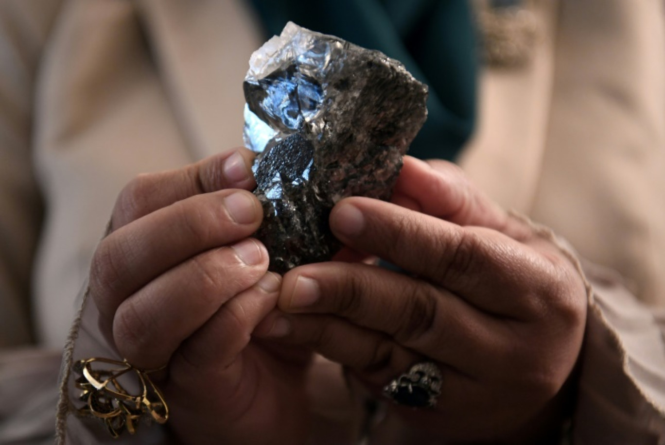 Un diamant de 1.174 carats présenté au gouvernement du Botswana à Gaborone, le 7 juillet 2021 © Monirul Bhuiyan