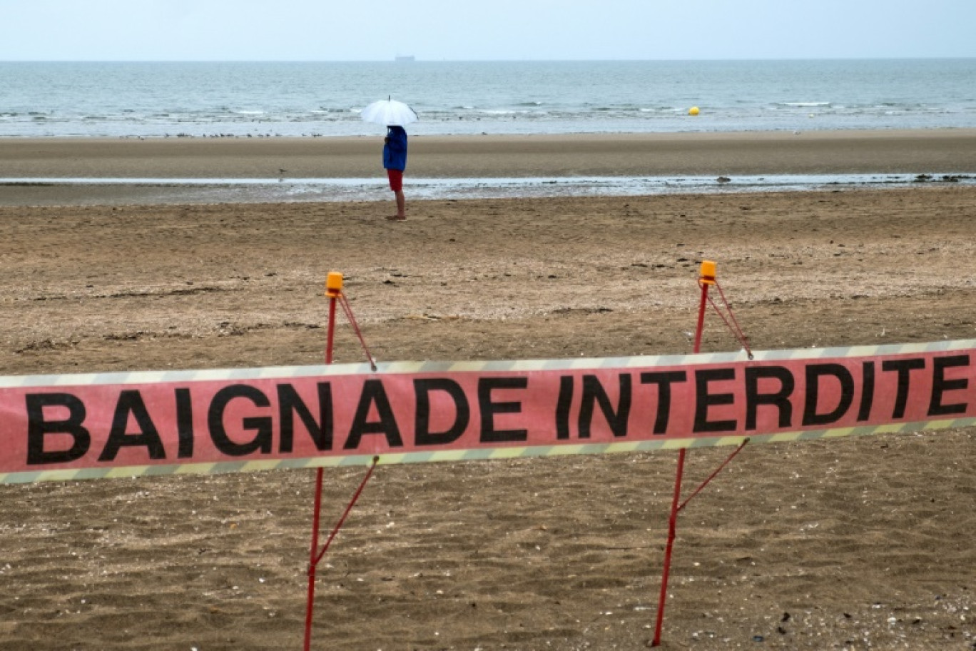 Les plages de Deauville, Trouville et de trois autres communes voisines restent fermées à la baignade vendredi jusqu'à nouvel ordre en raison d'une pollution aux bactéries E.coli à Trouville © JOEL SAGET