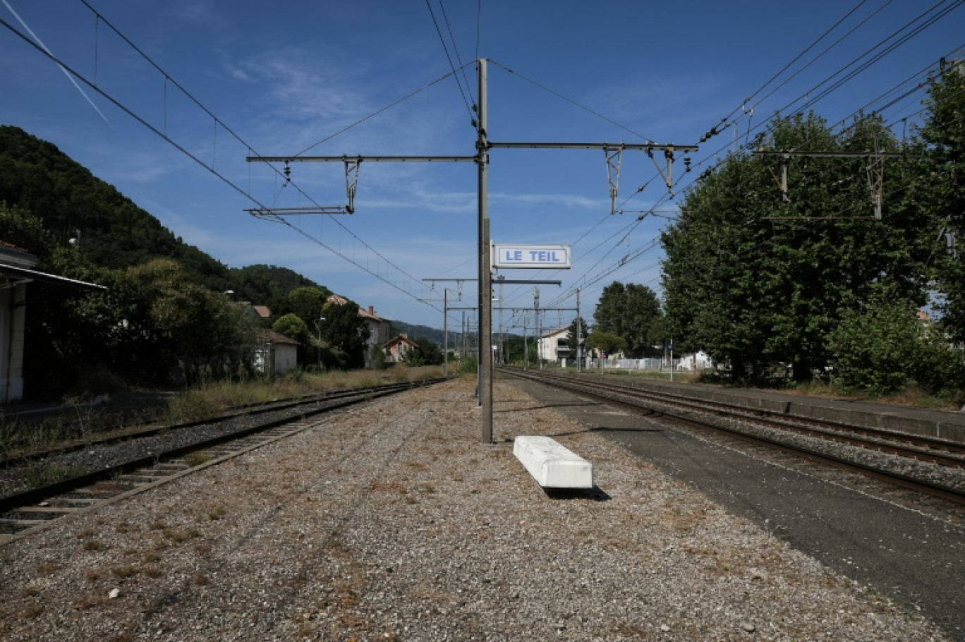 Les quais à l'abandon de la gare du Teil, le 15 août 2024 en Ardèche © Valentine CHAPUIS