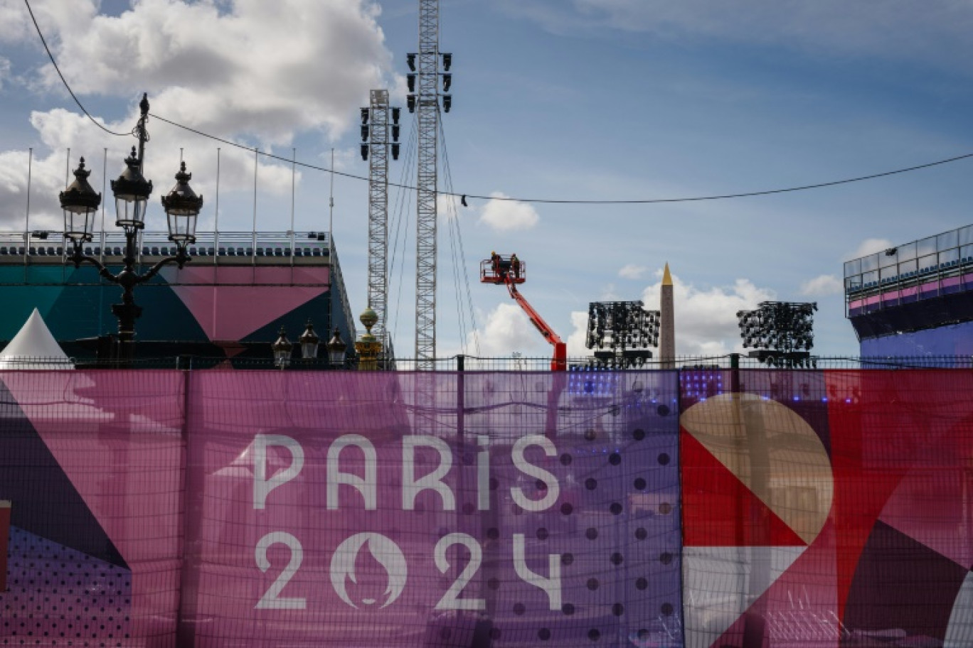 Installation des structures pour les jeux paralympiques place de la Concorde, à Paris, le 21 août 2024 © Dimitar DILKOFF