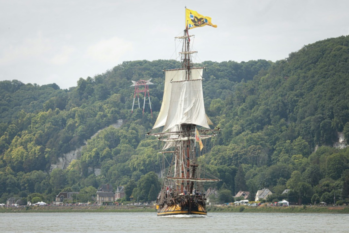 Le navire russe Shtandart, le 18 juin 2023 près de Rouen © Lou BENOIST