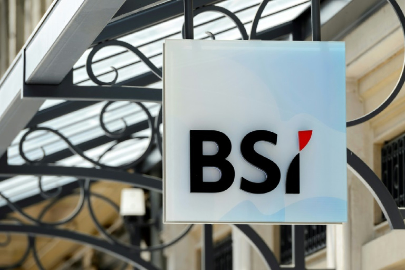 Le logo de la banque BSI devant une succursale à Genève, le 24 mai 2016 © FABRICE COFFRINI