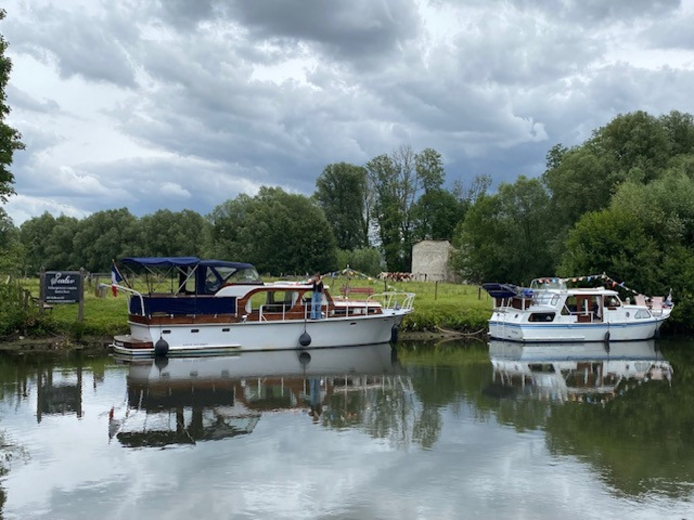 Il est possible de séjourner à bord de ces deux bateaux.