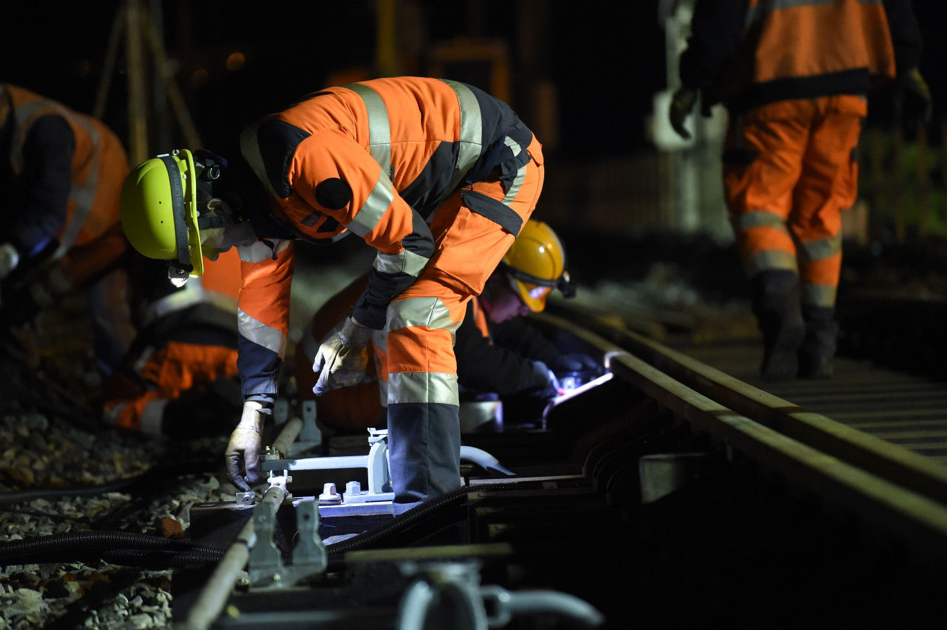 Quatre aiguillages fabriqués par Vossloh Cogifer sont en cours d’installation au niveau d’Ailly-sur-Noye.(©SNCF Réseau)