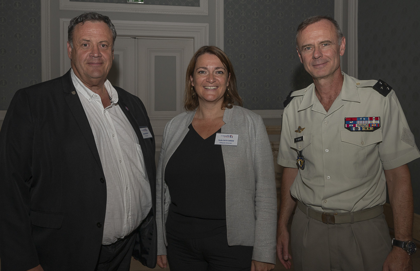 André Bousser, président de l'UE57, Cécile Castro Carrère, déléguée générale de l'UE57, et le général Pierre Meyer, commandant de la zone de défense et de sécurité Est. © UE57.