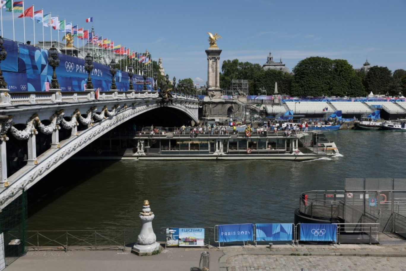 La Seine passe sous le pont Alexandre III, le 28 juillet 2024 à Paris © Valentine CHAPUIS