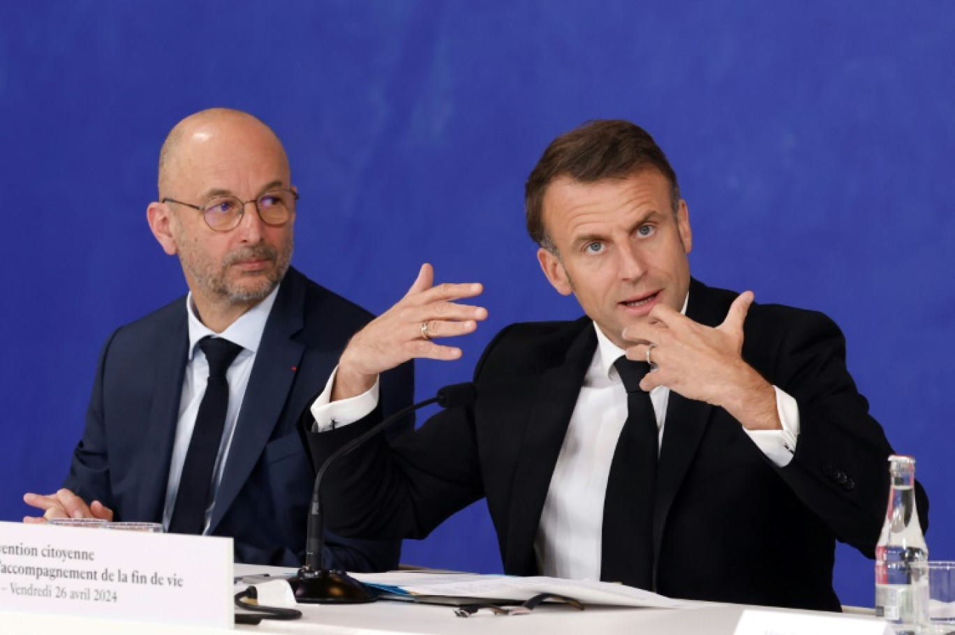 Emmanuel Macron avec le président du Conseil économique, social et environnemental (Cese), Thierry Beaudet, le 26 avril 2024 à Paris © Ludovic MARIN