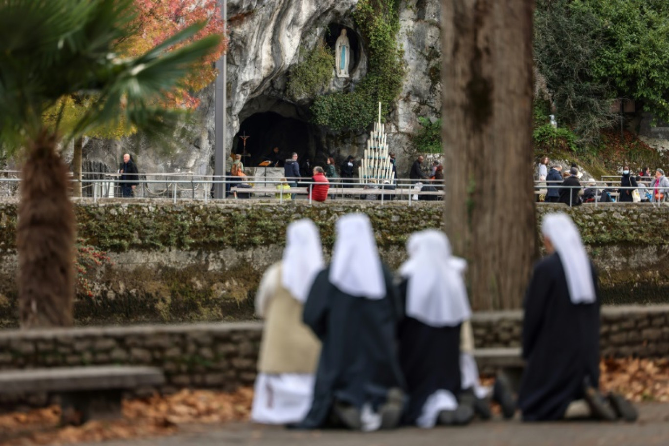 La grotte du sanctuaire de Lourdes, dans le sud-ouest de la France, le 7 novembre 2022 © Charly TRIBALLEAU