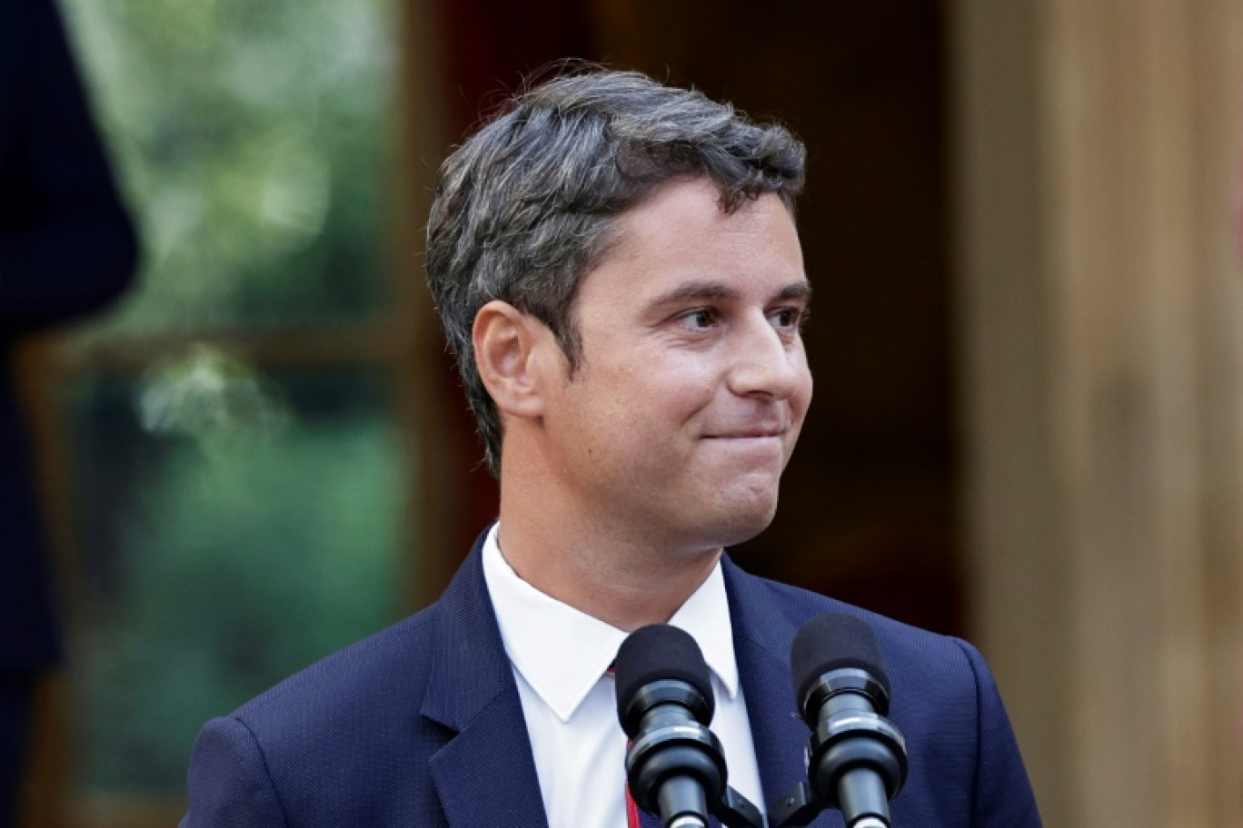 Gabriel Attal lors de la passation de pouvoir à l'hôtel Matignon avec son successeur Michel Barnier, le 5 septembre 2024 à Paris © STEPHANE DE SAKUTIN