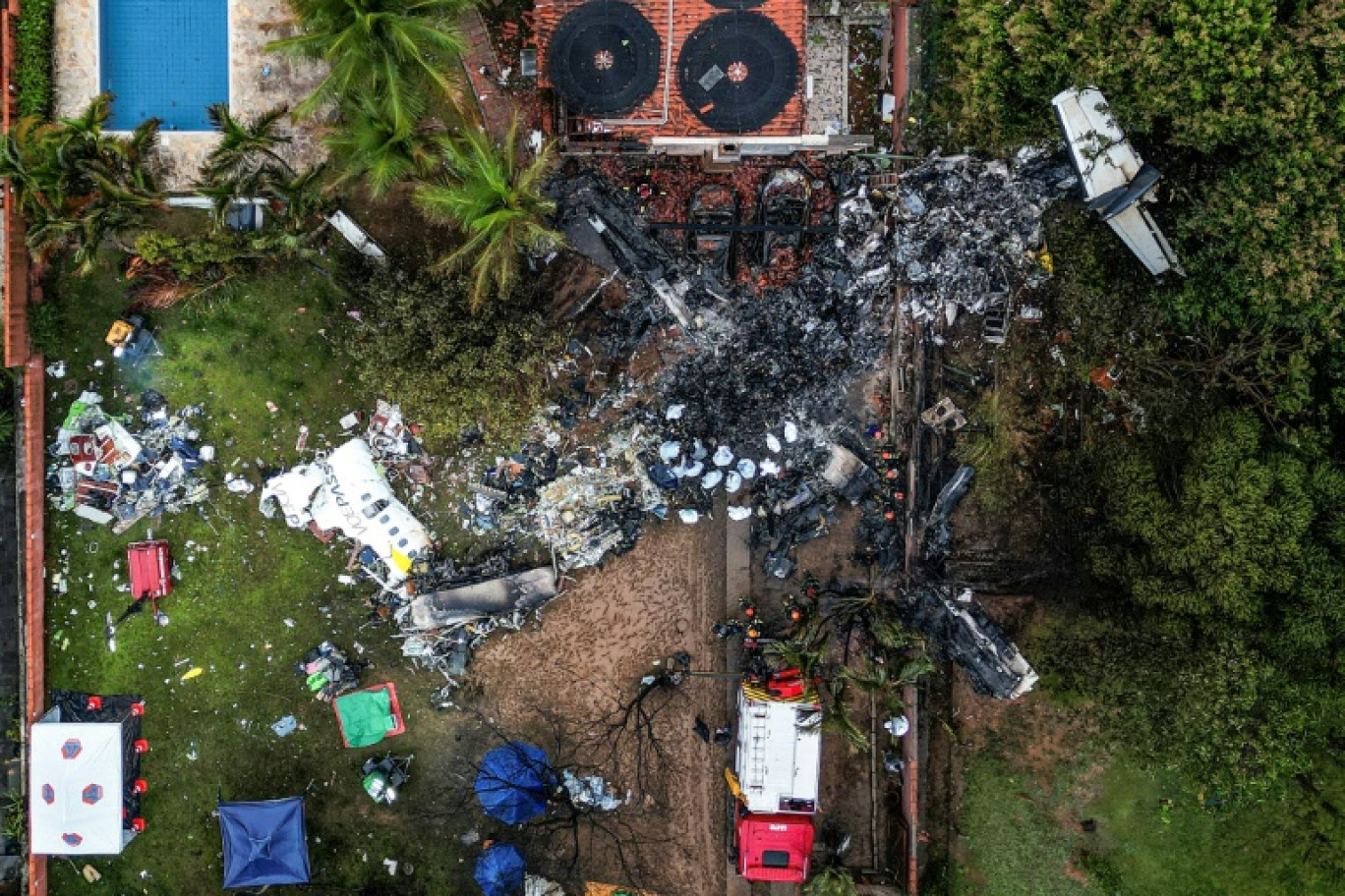 Photo aérienne, le 10 août 2024, des débris de l'avion qui s'est écrasé faisant 62 morts à Vinhedo, au Brésil © Nelson ALMEIDA