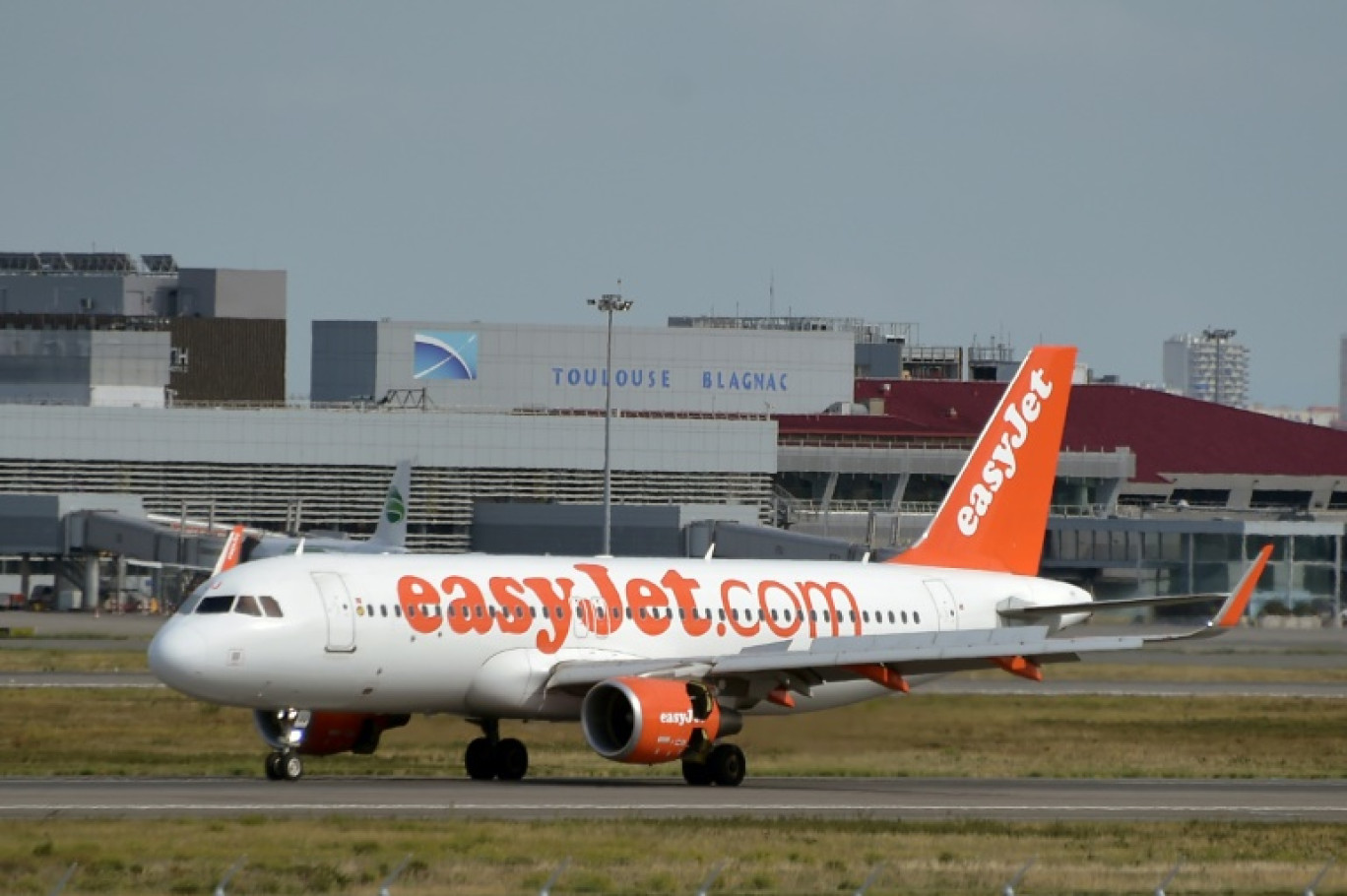 EasyJet souhaite fermer sa base de l'aéroport de Toulouse et lancer un plan de départs volontaires "limité" qui concernerait une trentaine d'employés en France © PASCAL PAVANI