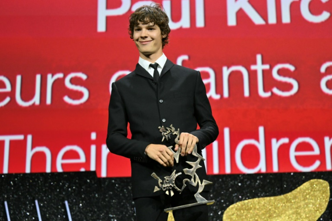 L'acteur français Paul Kircher, lauréat du prix de la révélation à la Mostra de Venise, pour son rôle dans "Leurs enfants après eux", le 7 septembre 2024 à Venise © Alberto PIZZOLI