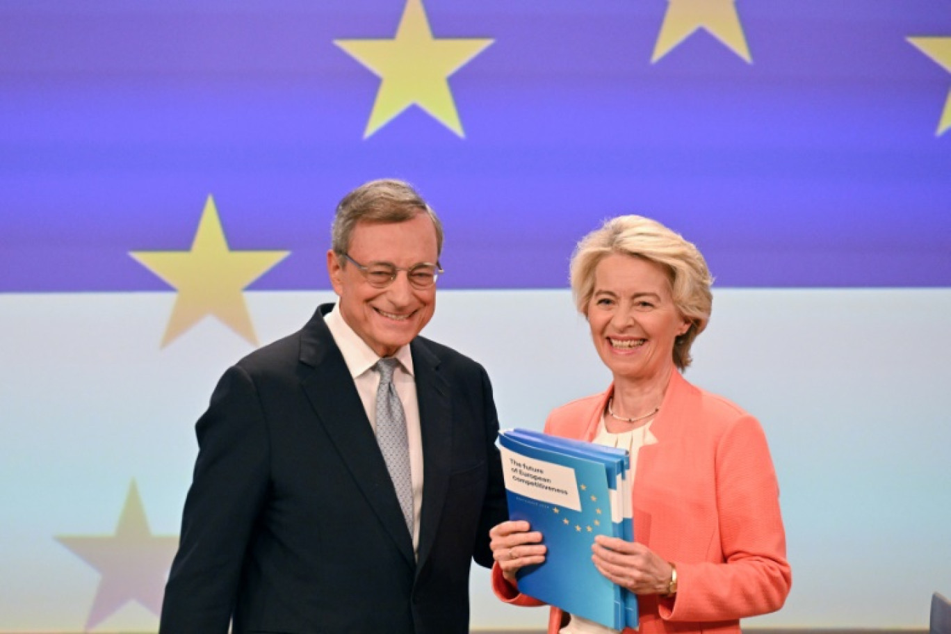 L'ancien Premier ministre italien et ex-président de la BCE, Mario Draghi, et la présidente de la Commission européenne Ursula von der Leyen lors d’une conférence de presse à Bruxelles, le 9 septembre 2024 © Nicolas TUCAT