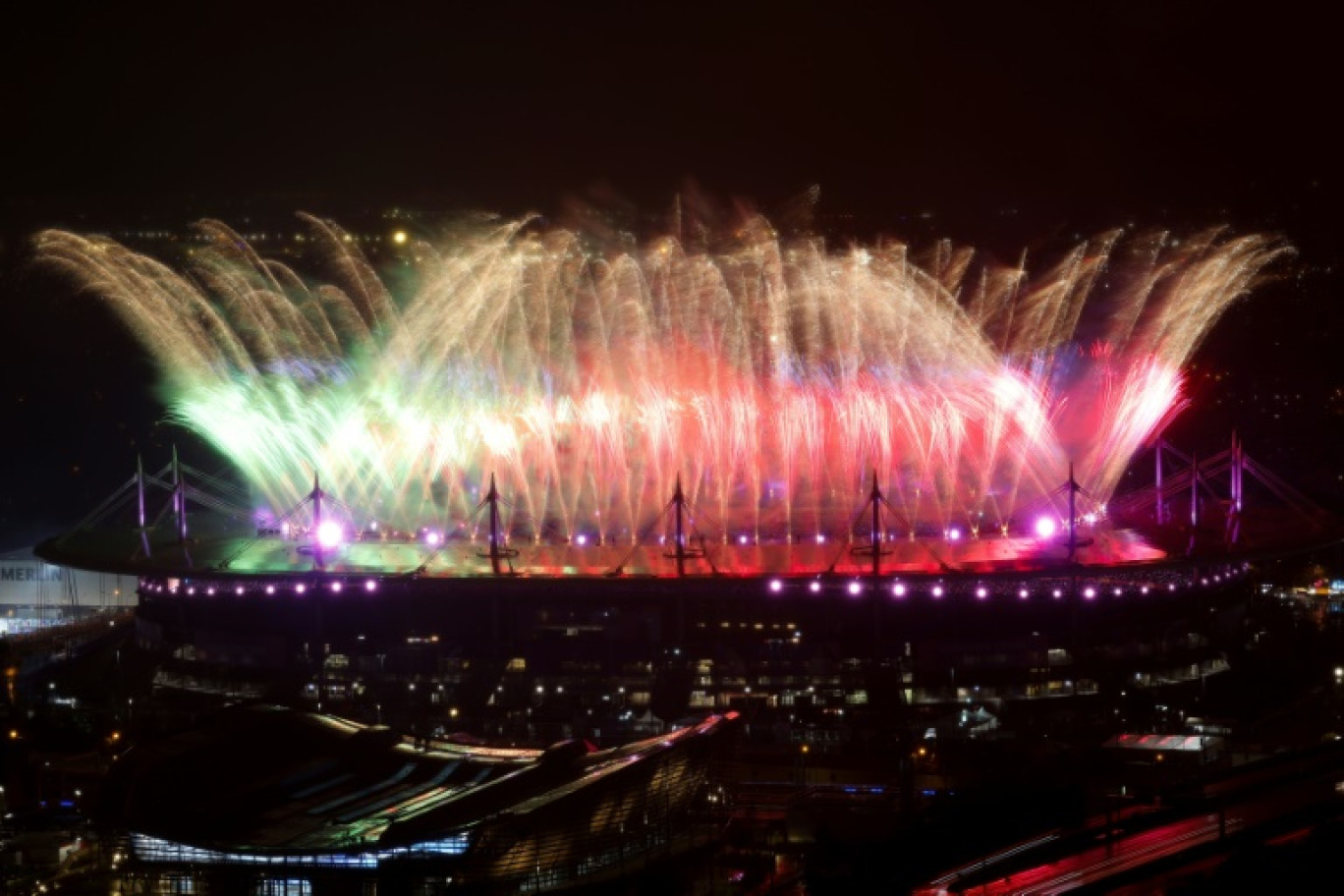 Feux d'artifice lors de la cérémonie de clôture des Jeux paralympiques au Stade de France le 8 septembre 2024 © Ian LANGSDON