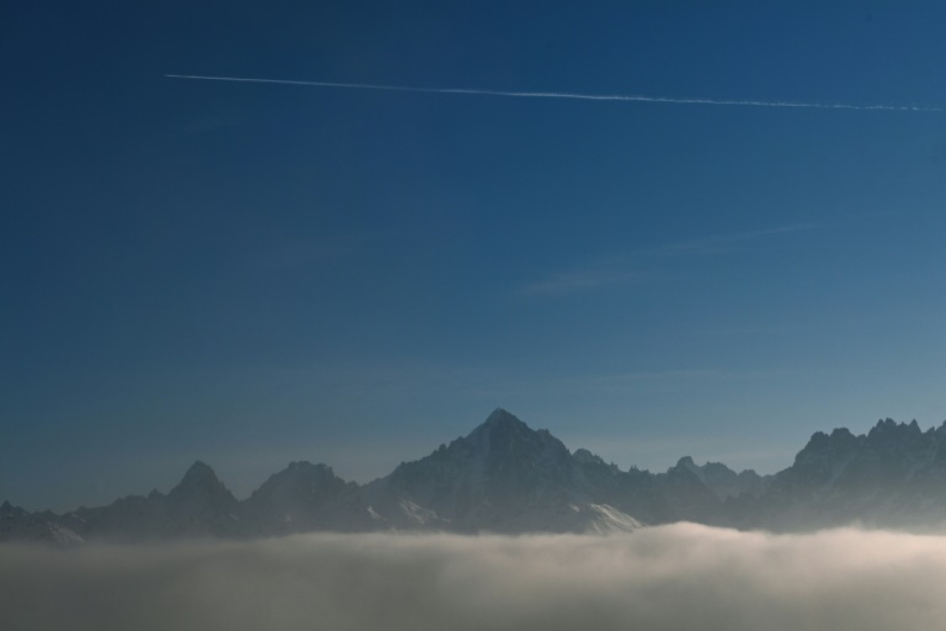 Quatre alpinistes coréens et italiens, piégés par le mauvais temps près du sommet du Mont-Blanc, ont été retrouvés morts mardi, au quatrième jour de leur disparition © OLIVIER CHASSIGNOLE