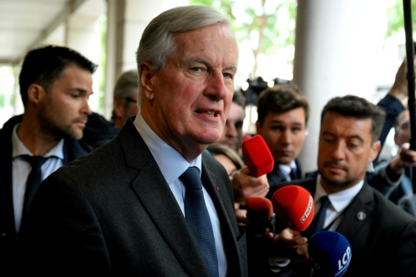 Le chef du groupe parlementaire  Les Républicains (LR) à l'Assemblée nationale, Laurent Wauquiez (g), s'adresse aux médias à côté du chef du groupe parlementaire Les Républicains (LR) au Sénat, Bruno Retailleau (d), après une réunion avec le Premier ministre Michel Barnier, à l'hôtel Matignon, le 6 septembre 2024 à Paris © Thomas SAMSON