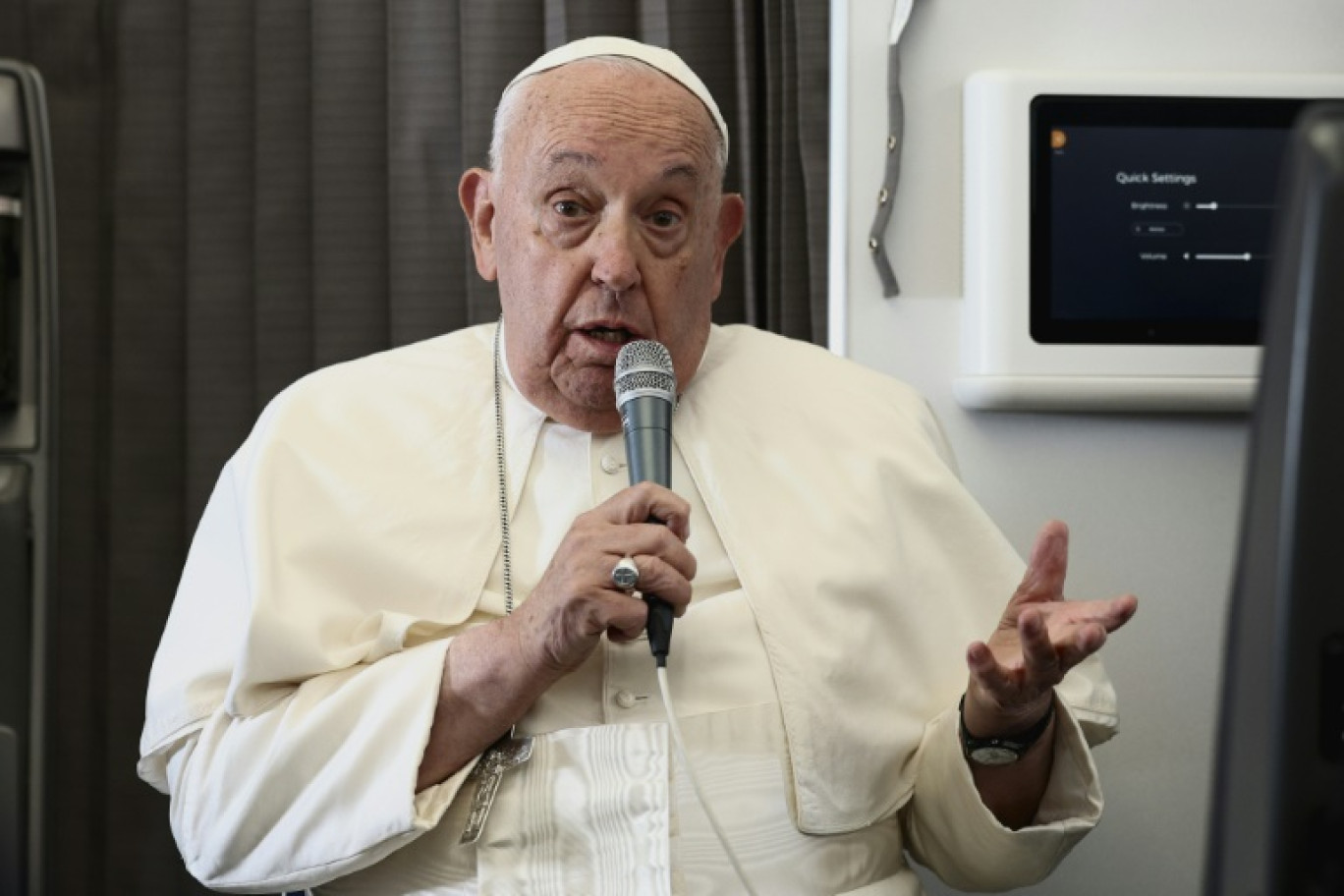 Le pape François lors d'une conférence de presse à bord de son avion, le 13 septembre 2024 © Guglielmo Mangiapane