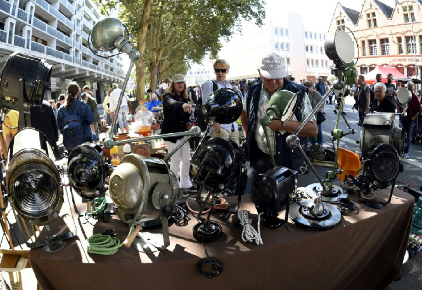 A la braderie de Lille, on cherche l'"utile" et on trouve le bigarré © FRANCOIS LO PRESTI